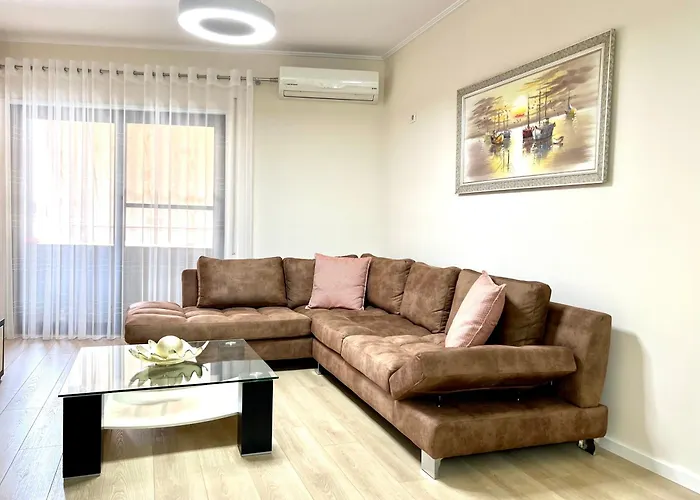 New Bazaar Cozy 2 Dajti View Daire Tiran